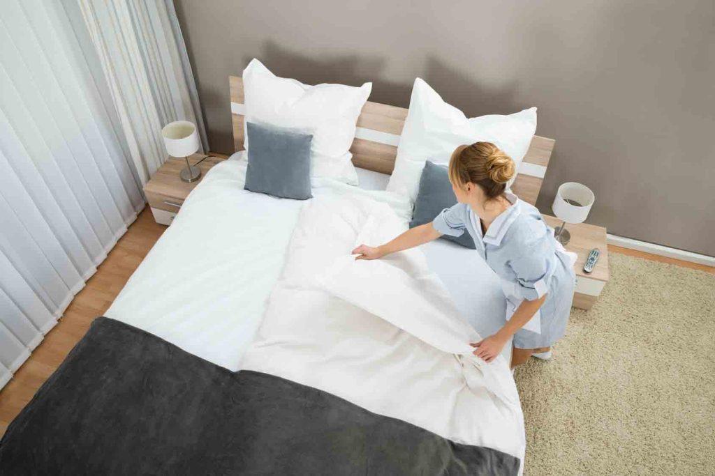 Chú ý 4 thời điểm VÀNG mà Housekeeping cần thay chăn ga khách sạn