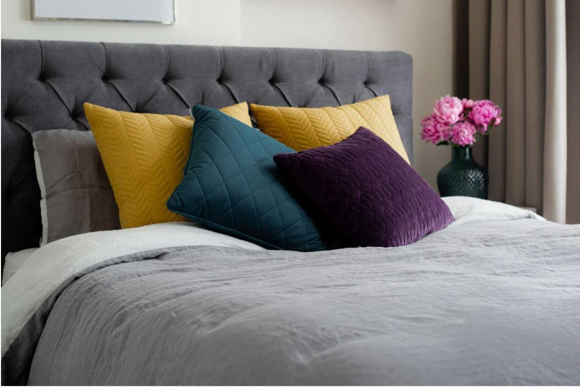 Kỹ thuật trải ga giường triple sheet khách sạn