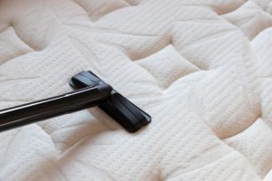 Có nên giặt đệm lò xo tại nhà không?