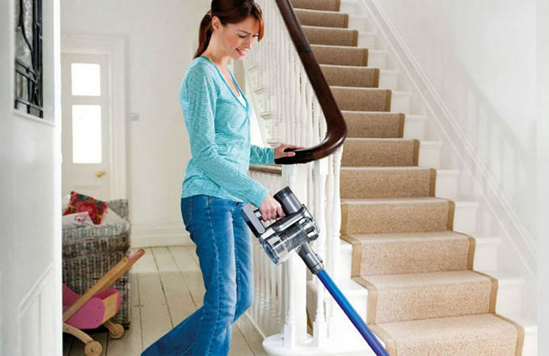 Hút sạch góc cạnh cầu thang dễ dàng hơn