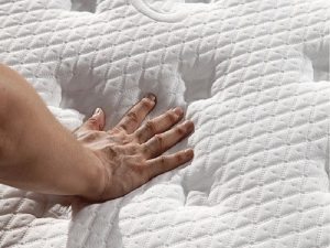 Vì sao nên vệ sinh nệm lò xo thường xuyên?